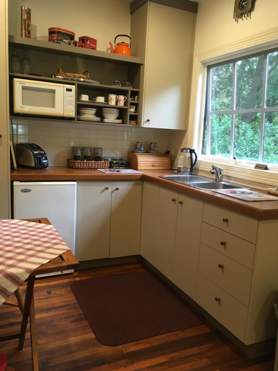 Stone'S Throw Cottage Bed And Breakfast Belgrave Kültér fotó